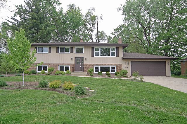 1st image of 29W715 Woodcrest Dr