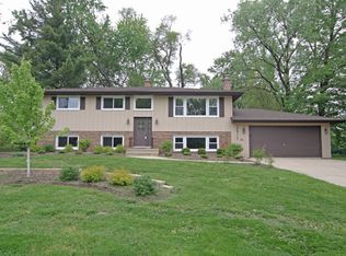 29W715 Woodcrest Dr, West Chicago, IL