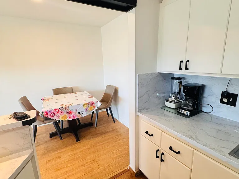 16 Windsor Dr #A — Photo 2