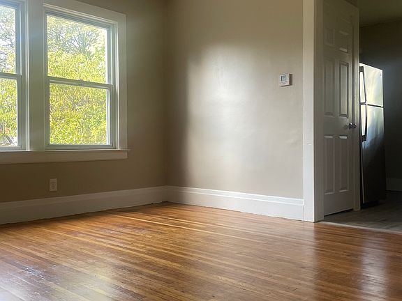 4th image of 412 Melville St