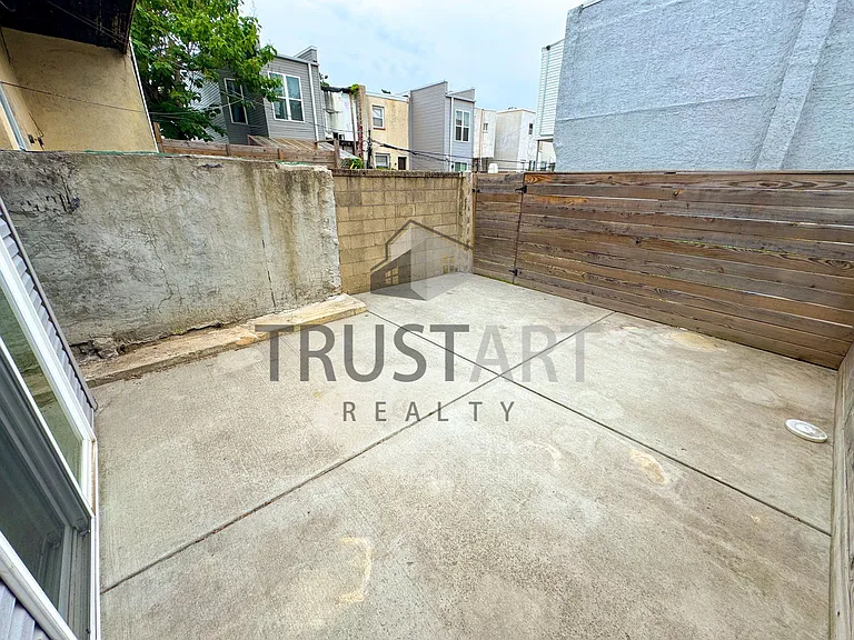 1327 S 27th St — Photo 22