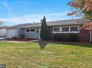 106 Indian Creek Dr, Levittown, PA 19057