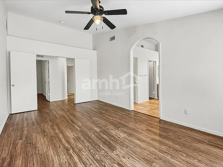 717 W Beth Dr — Photo 9