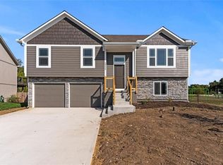 22624 Farm Rd, Peculiar, MO 64078