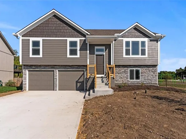 22624 Farm Rd, Peculiar, MO 64078