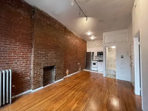 370 West 46th Street image 5 of 9