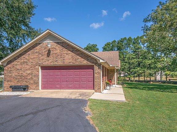 3rd image of 419 Twin Lakes Cir