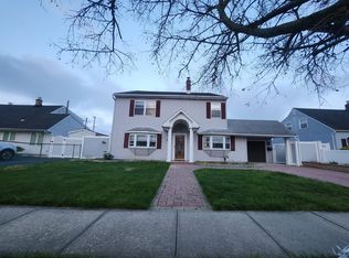 99 Saddle Ln, Levittown, NY 11756