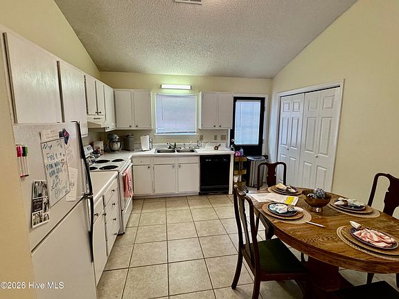 5th image of 233 Wyndham Cir #A