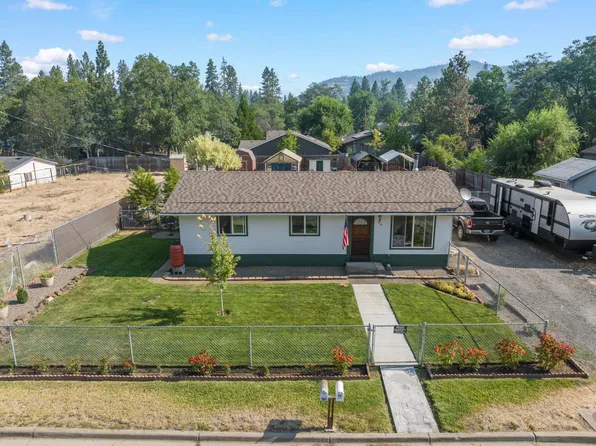 84 Cedar St, Shady Cove, OR 97539