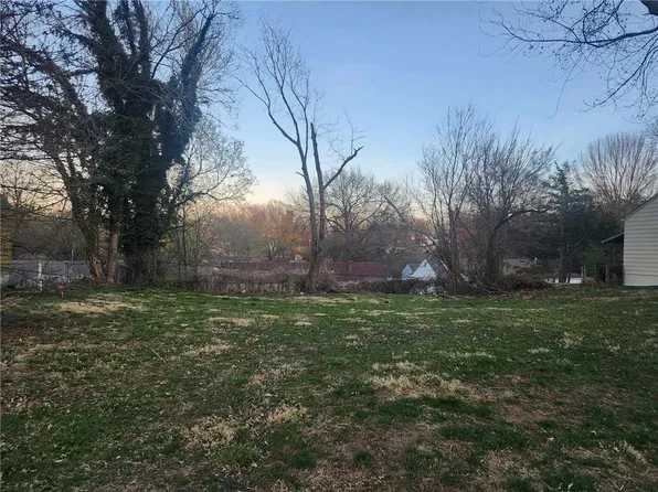 2705 S Brookside Ave, Independence, MO 64052