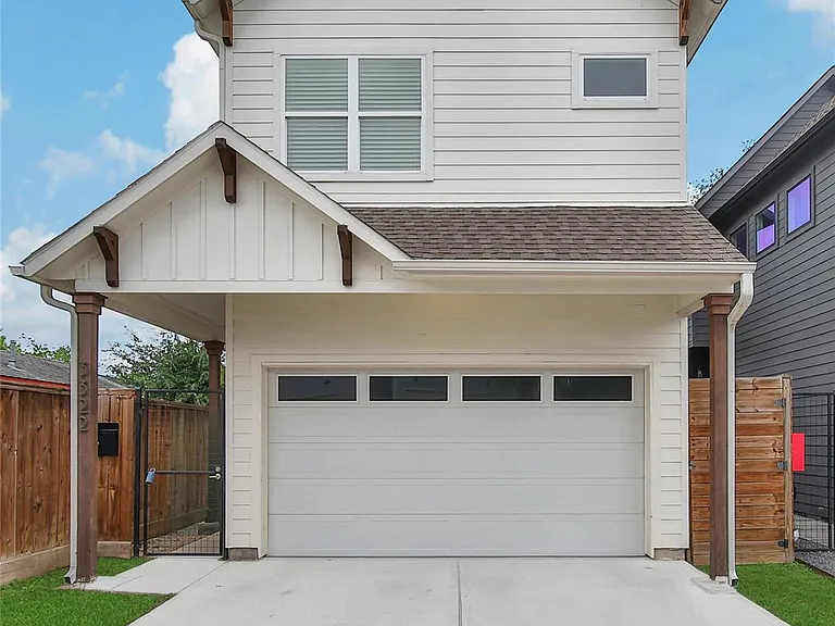 3322 Delhi St — Photo 1