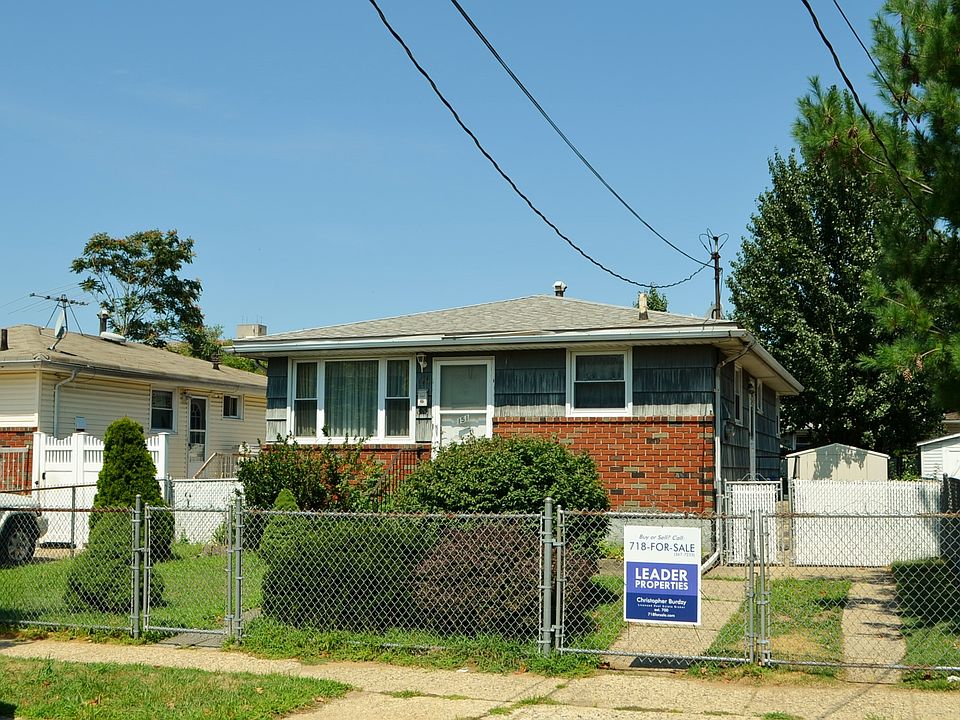 1st image of 151 Arlington Pl