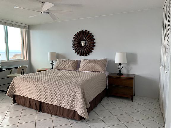 Master/ Primary bedroom