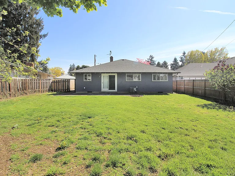 5536 SE Harlow St — Photo 28
