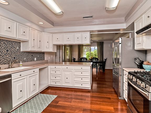 5th image of 1550 W Country Club Ln W