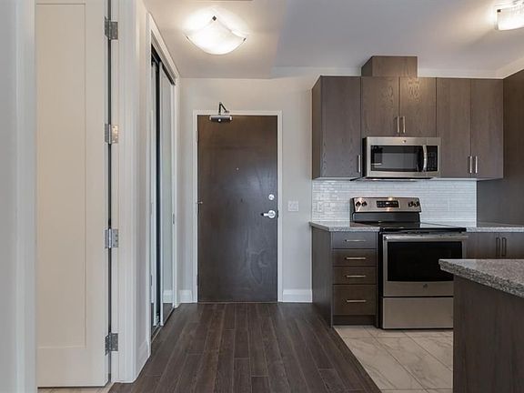 5th image of 118 King St E #1020