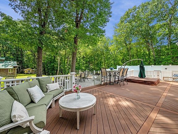 5th image of 25 Turtle Ln