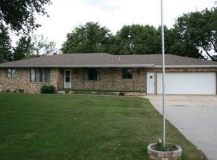 1904 S Nesbit Rd, Jesup, IA 50648