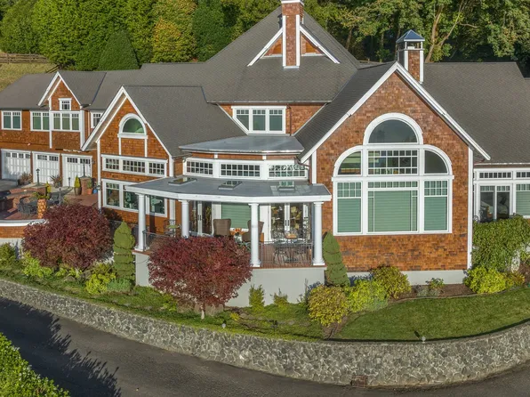 66528 E Bay Rd, North Bend, OR 97459