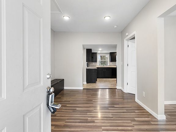 3rd image of 331 Glenn St