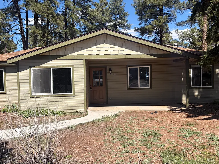 18 E Ridgecrest Dr #A — Photo 1
