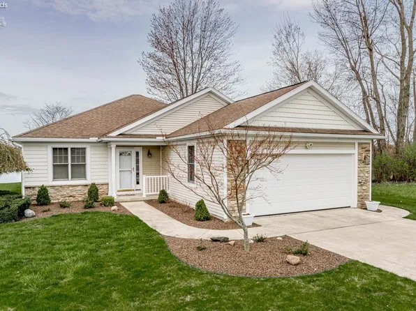 2060 Dickinson St, Fremont, OH 43420