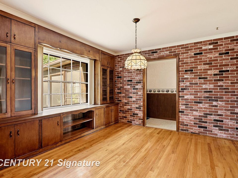 13th image of 1525 Beech St