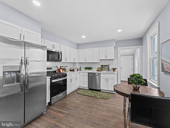 5th image of 229 W Broad St