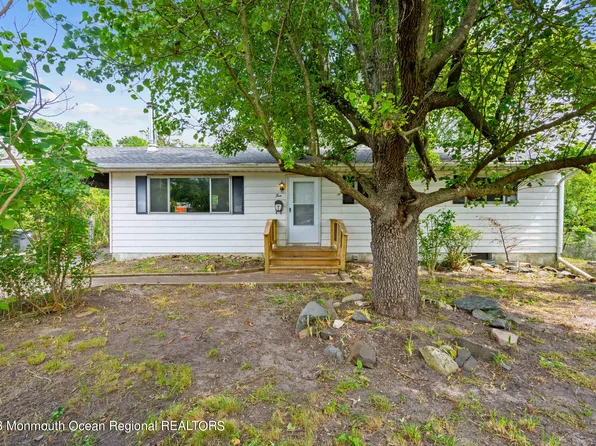 5 Garden Court, Toms River, NJ 08757