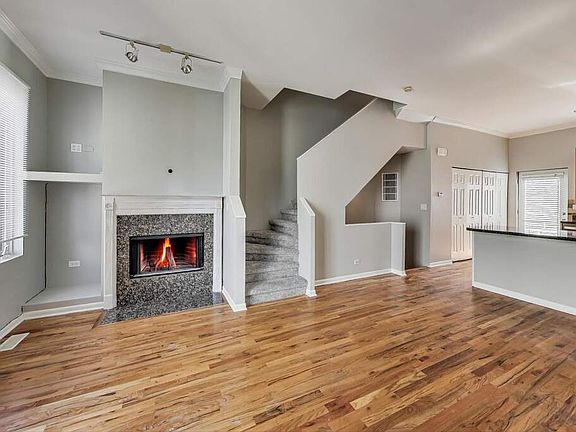 3rd image of 1145 W Newport Ave #V