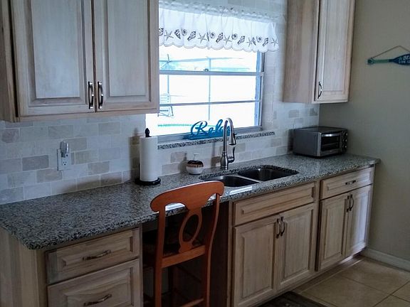 3rd image of 730 SE Hollahan Ave