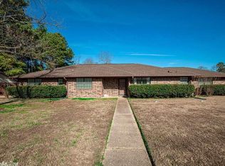 6 Foxcroft Ln, Pine Bluff, AR 71603