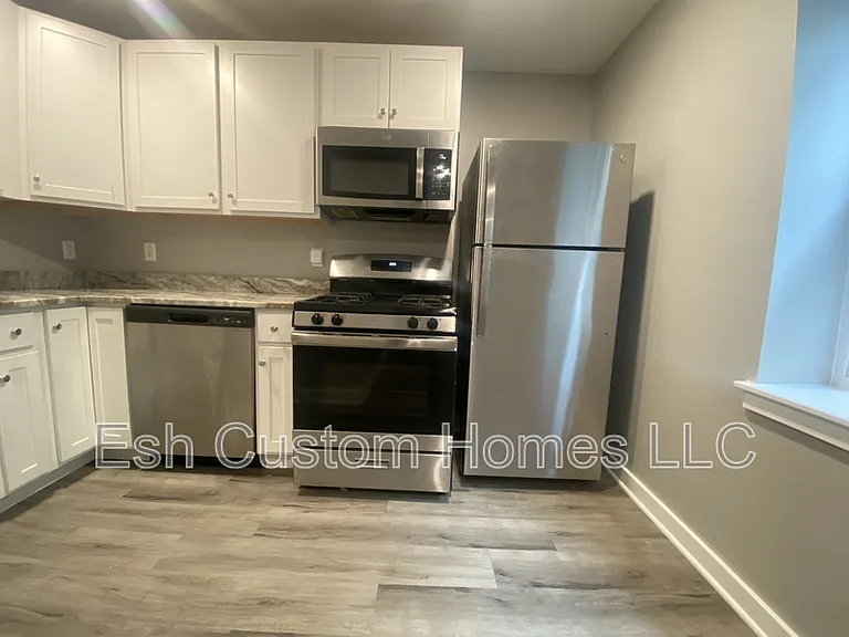 218 W King St #2 — Photo 2