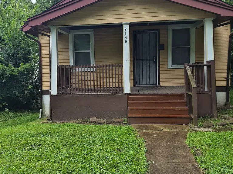 2140 Rose Bud Ave — Photo 1