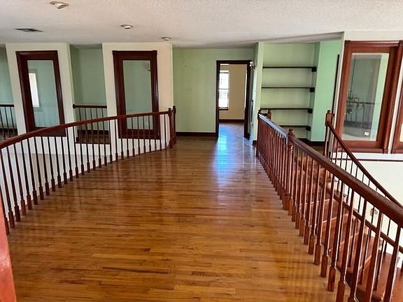 2nd image of 6070 Winchester Park Dr