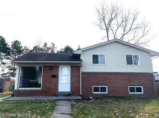 29239 Cambridge St, Garden City, MI 48135