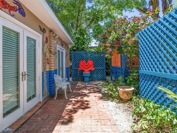 2330 SW 62nd Ct, Miami, FL 33155