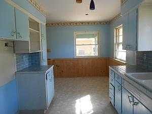 3rd image of 560 Eloise Dr