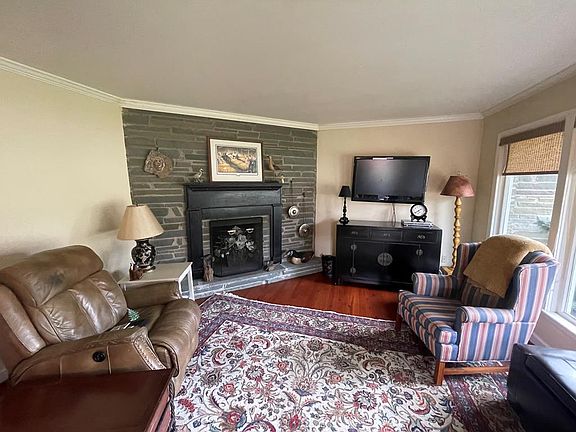 4th image of 209 Yates St