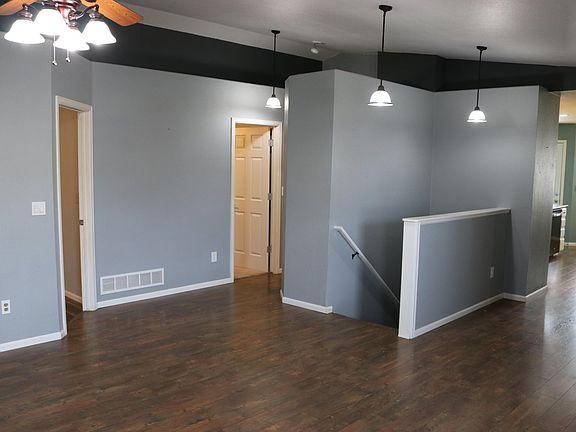 5th image of 1005 Glacier Ct