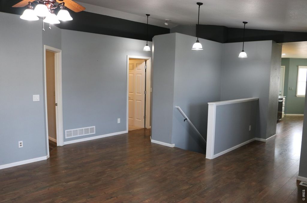 1005 Glacier Ct