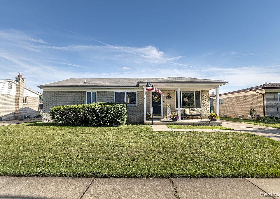 1st image of 15270 Cambridge Dr