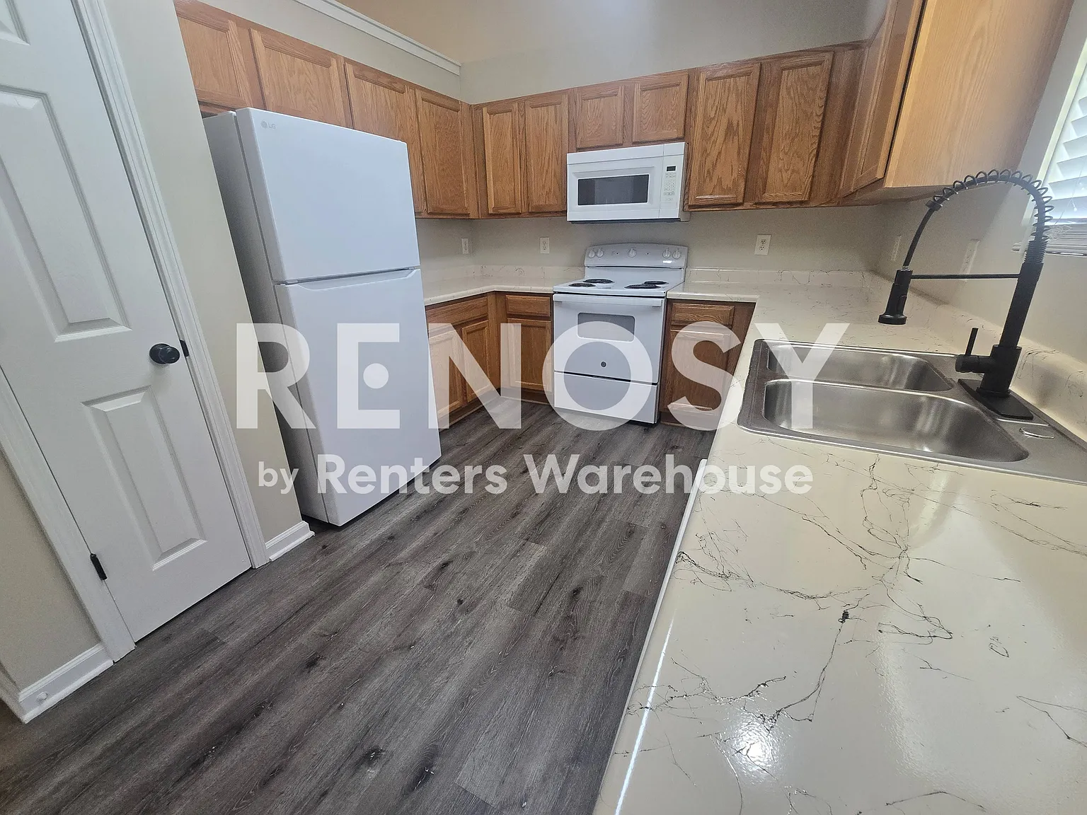 Spacious 3 Bedroom in Lithonia! — Photo 4