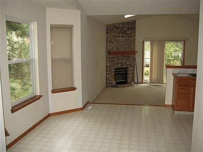 3rd image of 3907 Dartford Ln