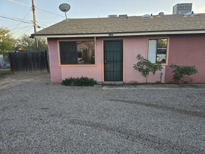 2 bed, 1.0 bath, 744 sqft, $1,225 — Photo 1