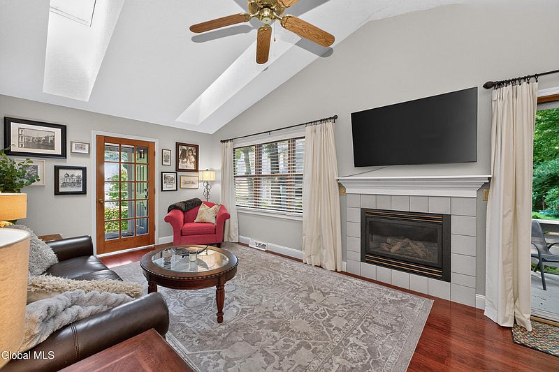 3rd image of 64 Westbury Court