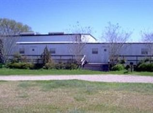703 Mockingbird Ln, Clute, TX 77531