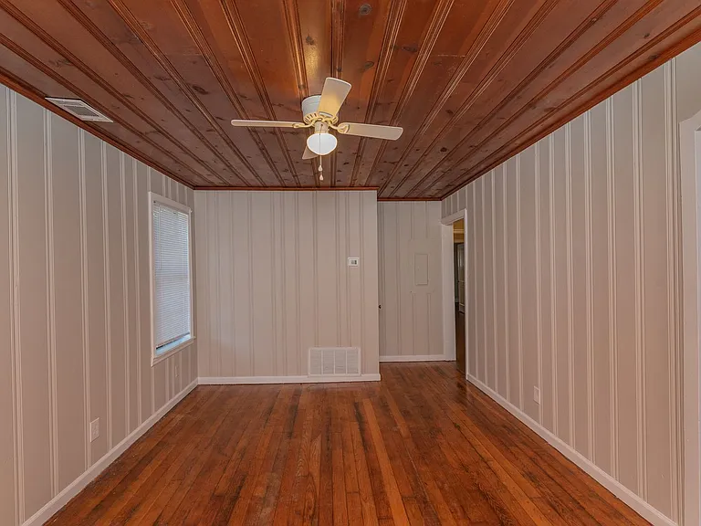 1110 Murphy St — Photo 9