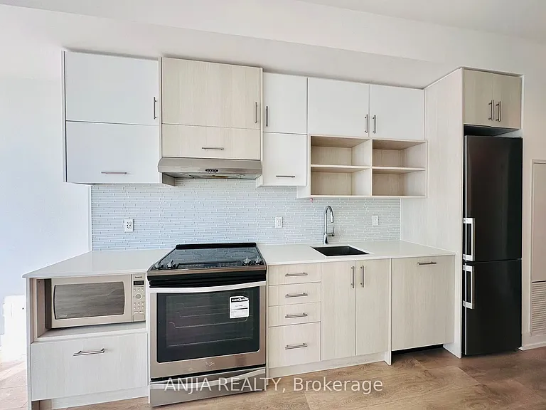 150 Fairview Mall Dr #703 — Photo 6